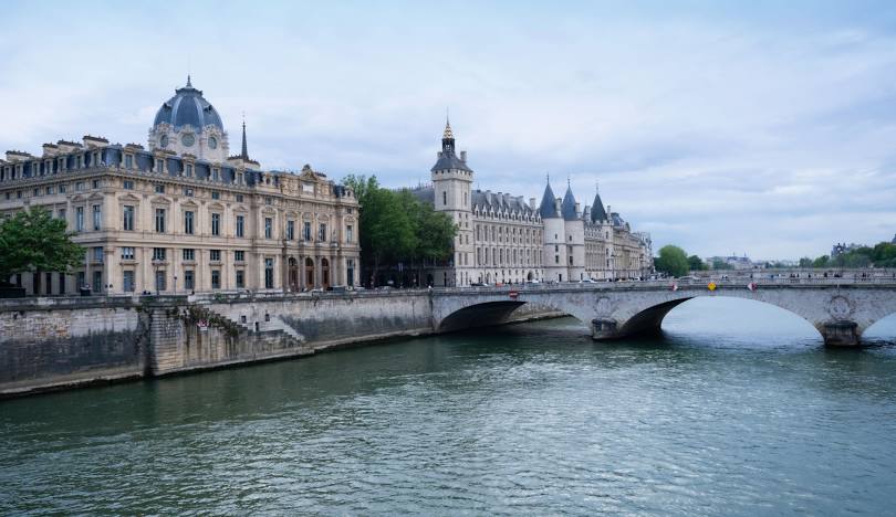Cruise boat near the Eiffel Tower