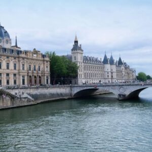 Paris: 1-Hour Seine Cruise departing from the Eiffel Tower